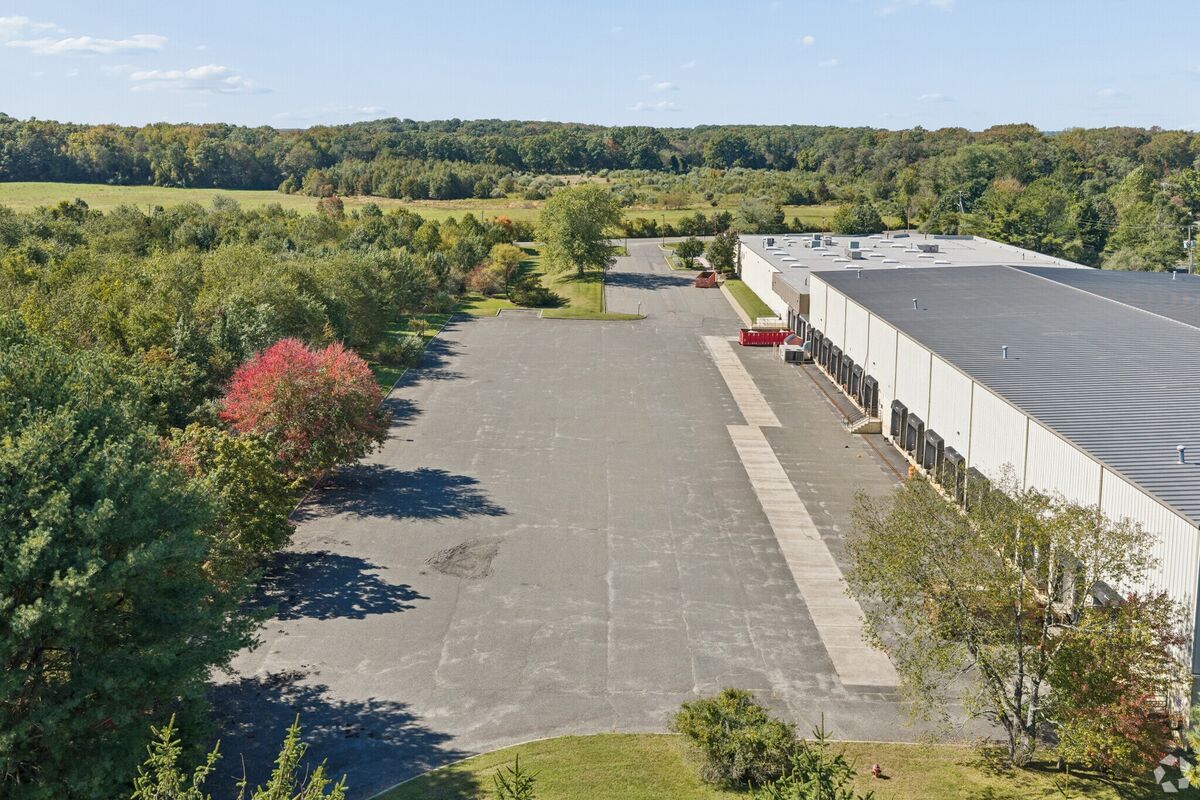 Rear parking and truck court
